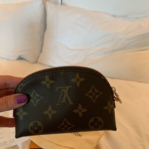 Authentic Louis   Vuitton cosmetic case with side  handler / LV box, brand new